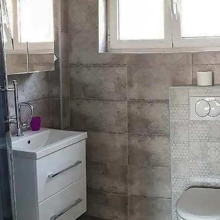 1 Bedroom Cozy In Apartment